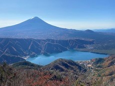 贈答・プレゼントにも。こだわり高級無添加パスタソース専門店・おとりよせのナチュラルグレースメルカートのブログ　西湖と富士山の素晴らしい景色　十二が岳山頂から望む景色