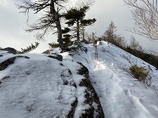 贈答・プレゼントにも。こだわり高級無添加パスタソース専門店・おとりよせのナチュラルグレースメルカートのブログ　2021年初登山は甲斐駒ヶ岳　降雪が多く急斜面。